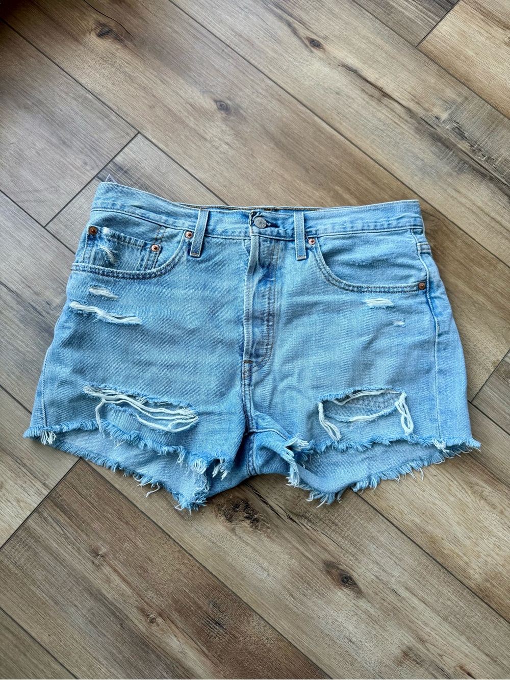 Levi's 501 Distressed Light Wash Denim Shorts | W31 | Like New | 100% cotton